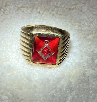 Vintage Masonic Mens Ring 18k Gold Plated Ruby Stone W/ Masonic Emblem Size 7.  5