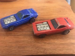 Vintage 1970 Hot Wheels - Show Off.  2 Cars Red And Blue - Red Line Wheels