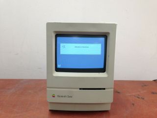 Vintage Apple Macintosh Classic M0420 Powers On/for Parts | Oo73