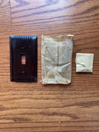 Nos Vintage Brown Single Toggle Light Switch Cover Bakelite P & S Uniline Ribbed