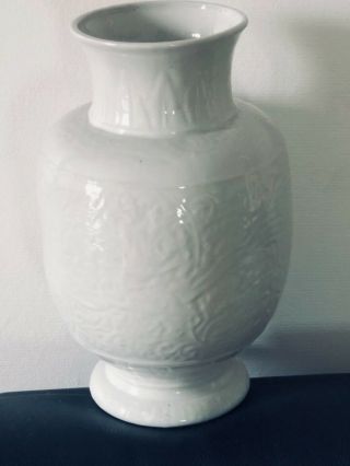 Large antique chinese white glazed carved porcelain vase 19th Qing kangxi 3