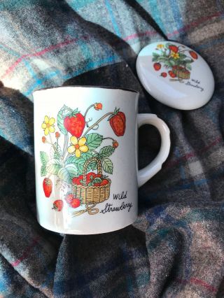 Vintage Wild Strawberry Design Coffee/mug W/lid Made In Korea