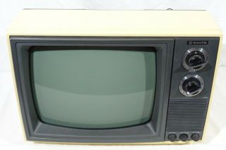 Sanyo 21t81 Vintage 1984 B&w 11 " Television Tv Pale Yellow - &