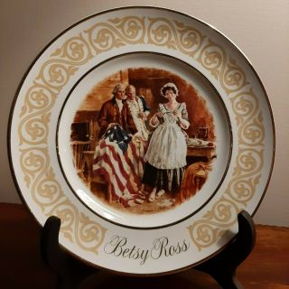 Avon 1973 " Betsy Ross " Enoch Wedgewood Patriotic Collector Plate Pre - Owned