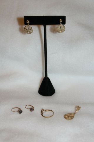 Vintage Bundle Of 10k Gold Earrings And Ring 5.  50 Grams