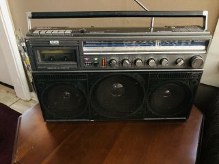 Vintage Magnavox Boom Box Ghetto Blaster D8443 Radio Cassette Great