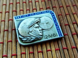Vintage Soviet Pin Badges 1st Astronaut of Planet Earth,  Yuri Gagarin,  USSR Space 2