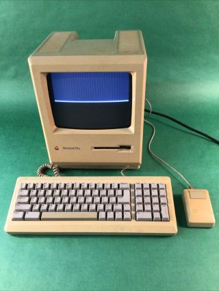Vintage Apple Macintosh Plus Desktop Computer M0001a With Keyboard Mouse