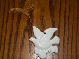 Avon Dated 1981 Christmas Remembrance Ceramic Dove Ornament