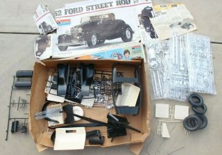 Vintage Monogram 32 Ford Street Rod 1/8 Large Scale 2602 Model Kit