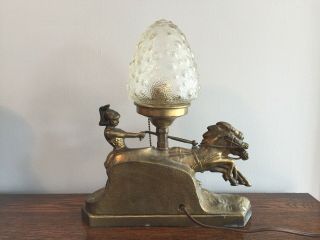 VINTAGE ANTIQUE GLADIATOR IN CHARIOT TABLE / DESK LAMP ART DECO FROM 1930 ' S ERA 2