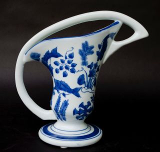 Stunning Chinese Handled Blue And White Ceramic Porcelain Vase