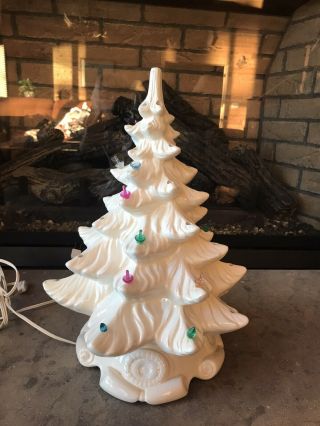 Vintage White 17” Atlantic Mold Lighted Ceramic Christmas Tree W/base