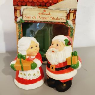 Vintage Hallmark Christmas Santa & Mrs.  Claus Salt & Pepper Shakers Figures