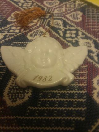 Vintage Avon 1982 Christmas Remembrance Ornament Ceramic Angel Dated In 14k Gold