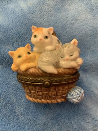 Midwest Of Cannon Falls Trinket Box Cats On Basket Hiding Mouse Rare