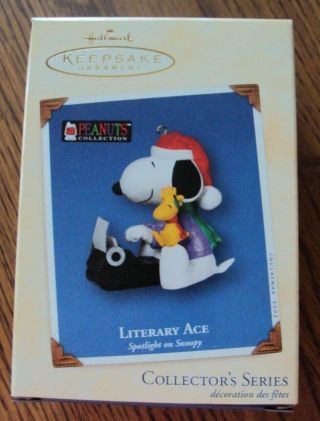 2002 Hallmark Keepsake Peanuts Literary Ace Ornament - Euc
