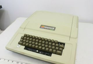 Vintage Antique Apple Ii Plus Computer Powers On