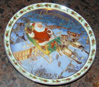Avon 2003 Collectible Christmas Plate - Coming To Town - Tom Newsom Art