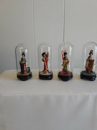 4 Vtg Japanese Geisha Girls Figurines In Glass Dome W/ Wood Stand Display