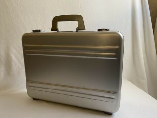 Vintage (halliburton Style) Elite By Zero Aluminum Hardshell Attaché Brief Case