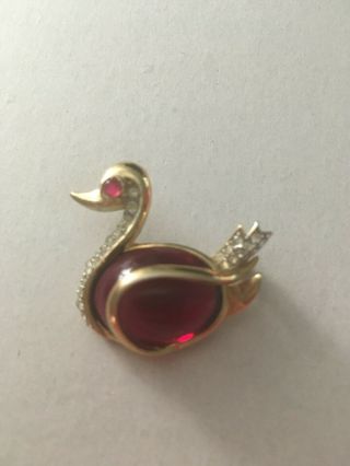 Trifari Vintage Jelly Belly Gold Tone Brooch With Rhinestones