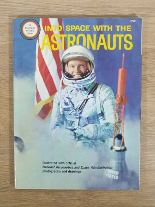 Into Space With The Astronauts - 1965 Spotlight Wonder Book - Nasa Photographs