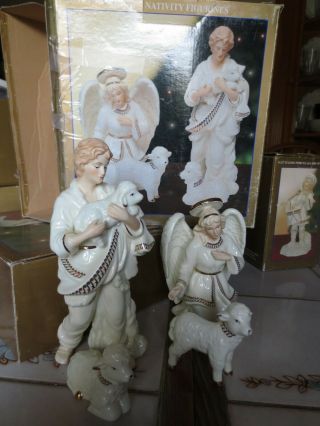 Vintage JADE PORCELAIN Bon Ton Set of 4 Nativity Figurines w/Gold Accent 2