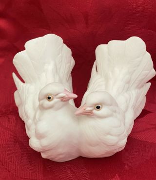 Vintage White Peace Doves Love Birds Porcelain Figurine Usa