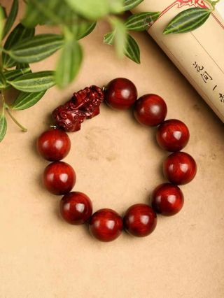 Chinese Natural Red Sandalwood Hand Carved Exquisite Bracelet 66270