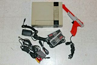Vintage 1985 Nintendo Nes Video Game Console Controller Nes - 001 Zapper