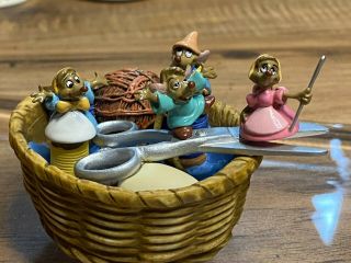 Wdcc Disney Cinderella " Surprise " Mice In Sewing Basket Figure Figurine
