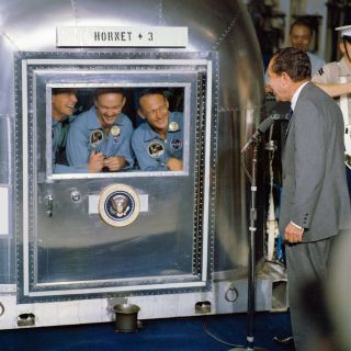 10x10 Nasa Photo - Richard Nixon Welcomes Apollo 11 Astronauts Back Home (e557)