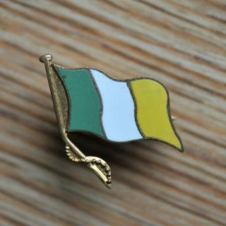 Vintage Ireland Irish Flag Pin Badge