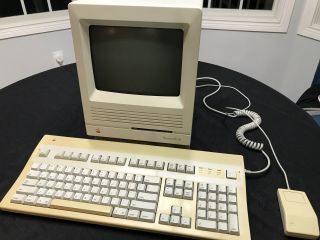 Vintage Apple Macintosh Se 2.  5 Mbyte Ram,  Ext.  Keyboard Ii,  Adb Mouse,  & Cords
