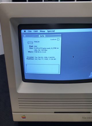Vintage Apple Macintosh SE 2.  5 Mbyte RAM,  Ext.  Keyboard II,  ADB Mouse,  & Cords 3