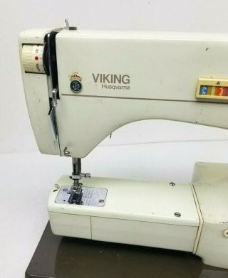 Vintage Viking Husqvarna Sewing Machine 6430 Model w/Case & Foot Pedal 3