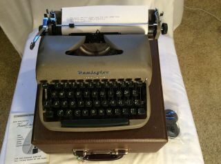 Vintage 1958 Remington Travel - Riter Portable Typewriter W/case & Key