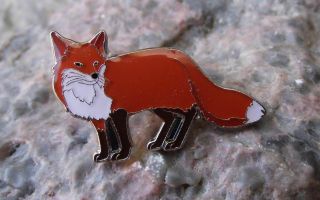 European Red Fox Vulpes Canine North American Woodland Animal Brooch Pin Badge