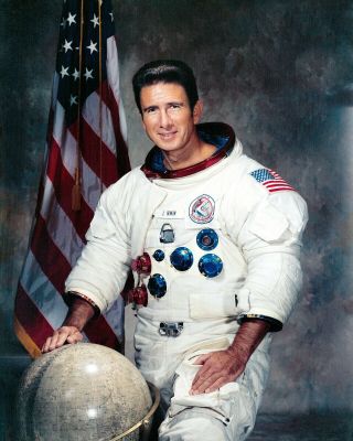 8x10 Nasa Photo - Astronaut James B.  Irwin (e202)