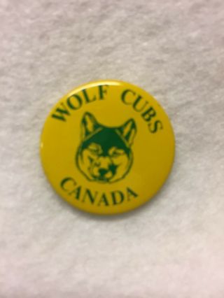 (b37) Boy Scouts - Wolf Cubs - Canada Pin Back