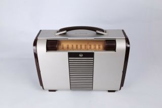 Vintage Rca Portable Am Broadcast Radio Model 8bx6 Globetrotter