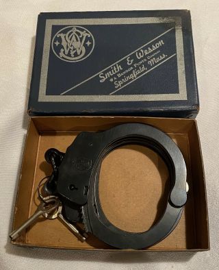 Vintage S&w Smith & Wesson Model 90 Handcuffs Black “blued” Finish 2 Keys W/ Box