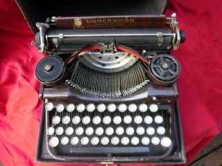 Vintage 1929 Underwood Portable Typewriter - 4 Bank