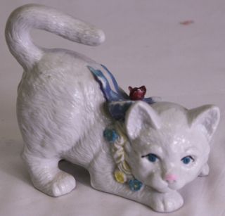 Vintage Ceramic Playful Kitty Cat With Flower Ribbon & Flowers Pink & Blue 5.  5 "