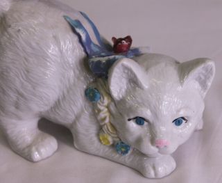 Vintage Ceramic Playful KITTY Cat With Flower Ribbon & Flowers Pink & Blue 5.  5 