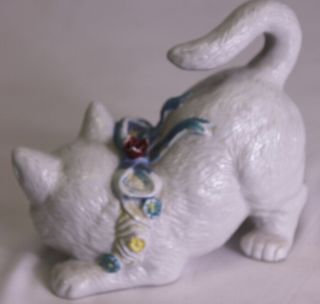 Vintage Ceramic Playful KITTY Cat With Flower Ribbon & Flowers Pink & Blue 5.  5 