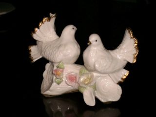 Vintage Porcelain Ceramic Birds Figurine On A Branch/ Log - Shiah Yih