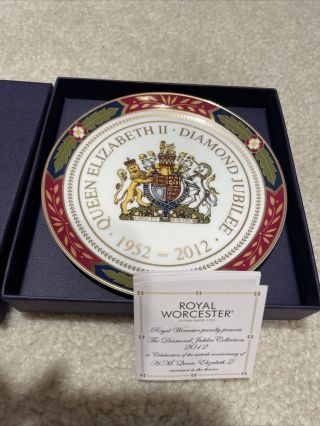 Royal Worcester Queen Elizabeth Diamond Jubilee 1952 - 2012