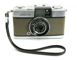 Collectible Vintage Olympus Pen 1/2 Frame 35mm Film Camera 1959
